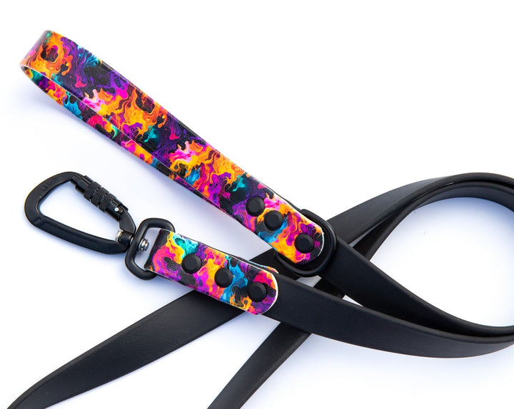 Abstract Waterproof Dog Leash With Auto-locking Carabiner